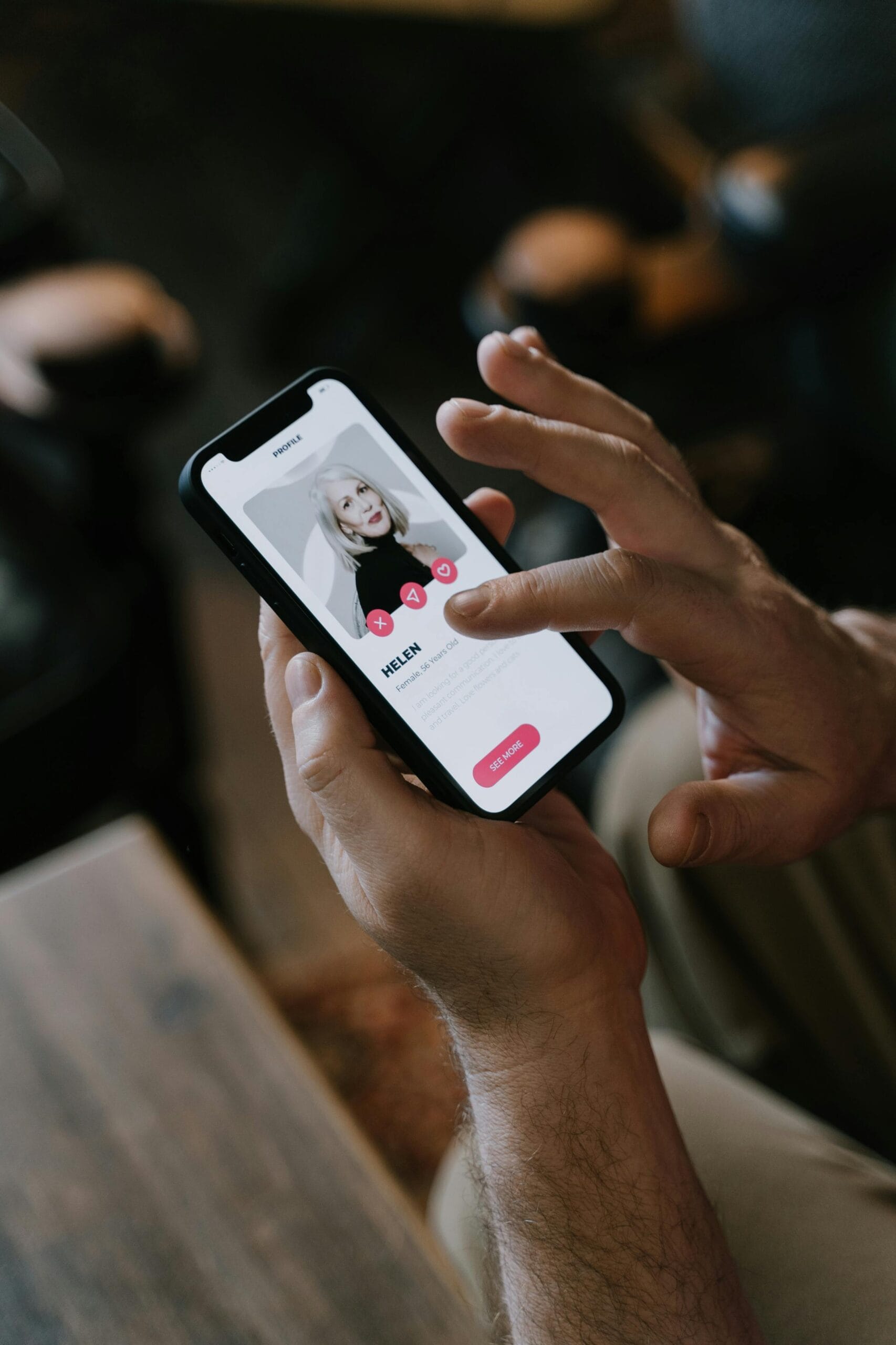 Aplicativos de namoro adotam inteligência artificial para encontrar amor